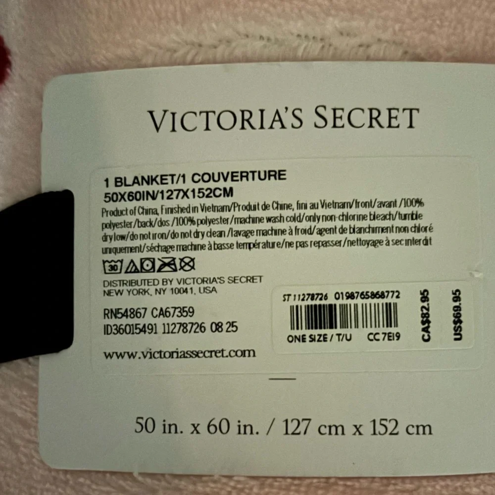 VICTORIA'S SECRET SHERPA FLEECE BLANKET 2026 PINK THROW VALENTINES DAY 50